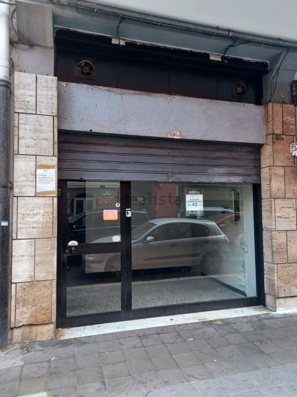 locale commerciale in affitto a Bari in zona Libertà