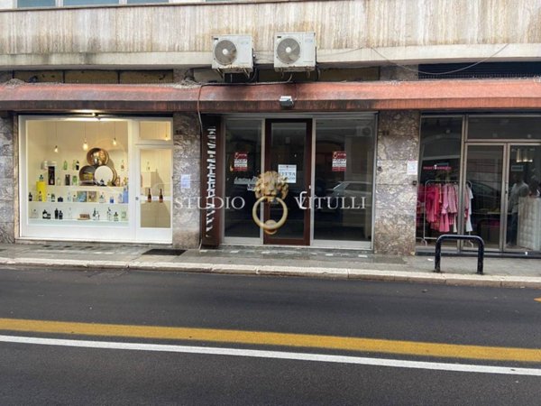 negozio in affitto a Bari in zona Murat