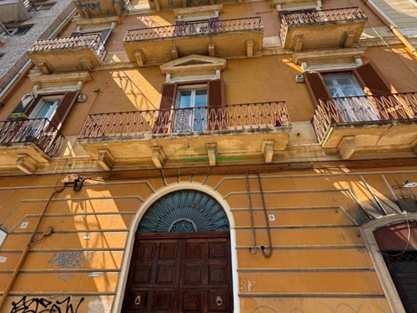 negozio in affitto a Bari in zona Murat