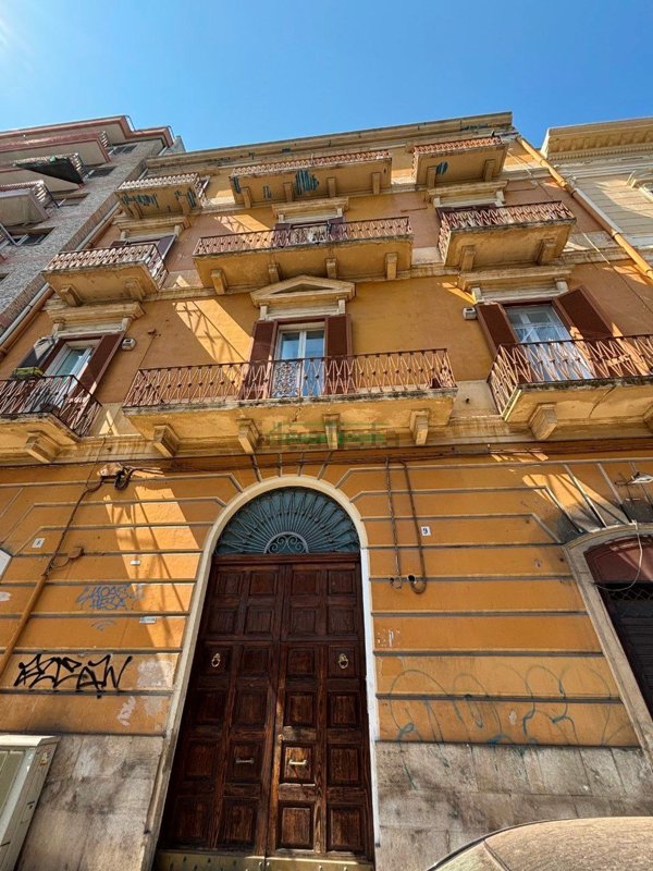 negozio in affitto a Bari in zona Murat