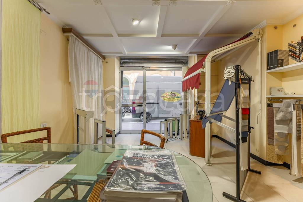 negozio in affitto a Bari in zona Madonnella