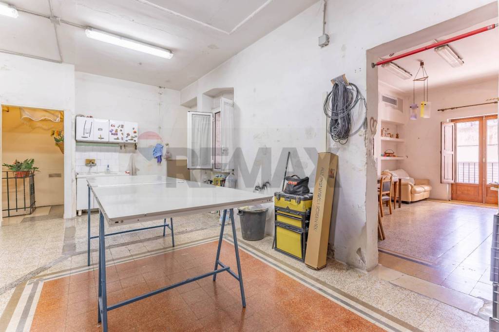 negozio in affitto a Bari in zona Madonnella