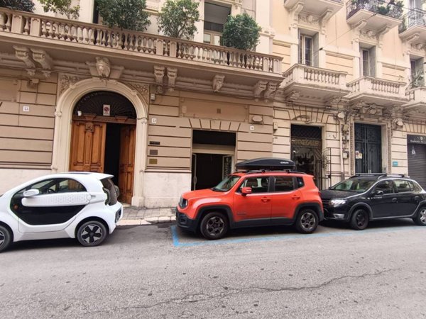 negozio in affitto a Bari in zona Murat