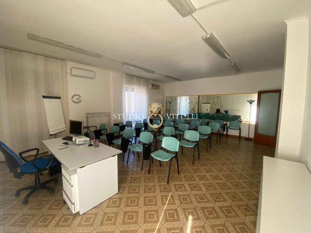 ufficio in affitto a Bari in zona Carrassi