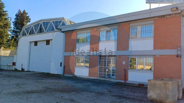 capannone in affitto a Bari in zona Stanic