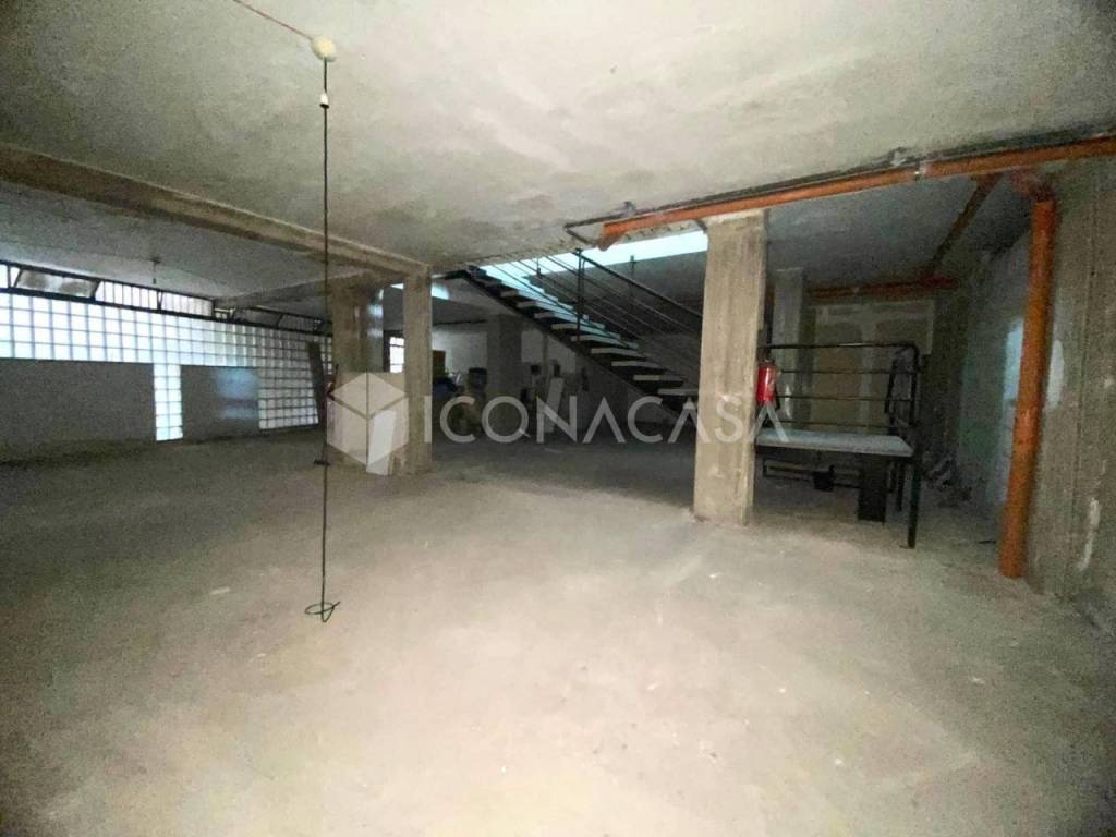 locale commerciale in affitto a Bari in zona Fesca