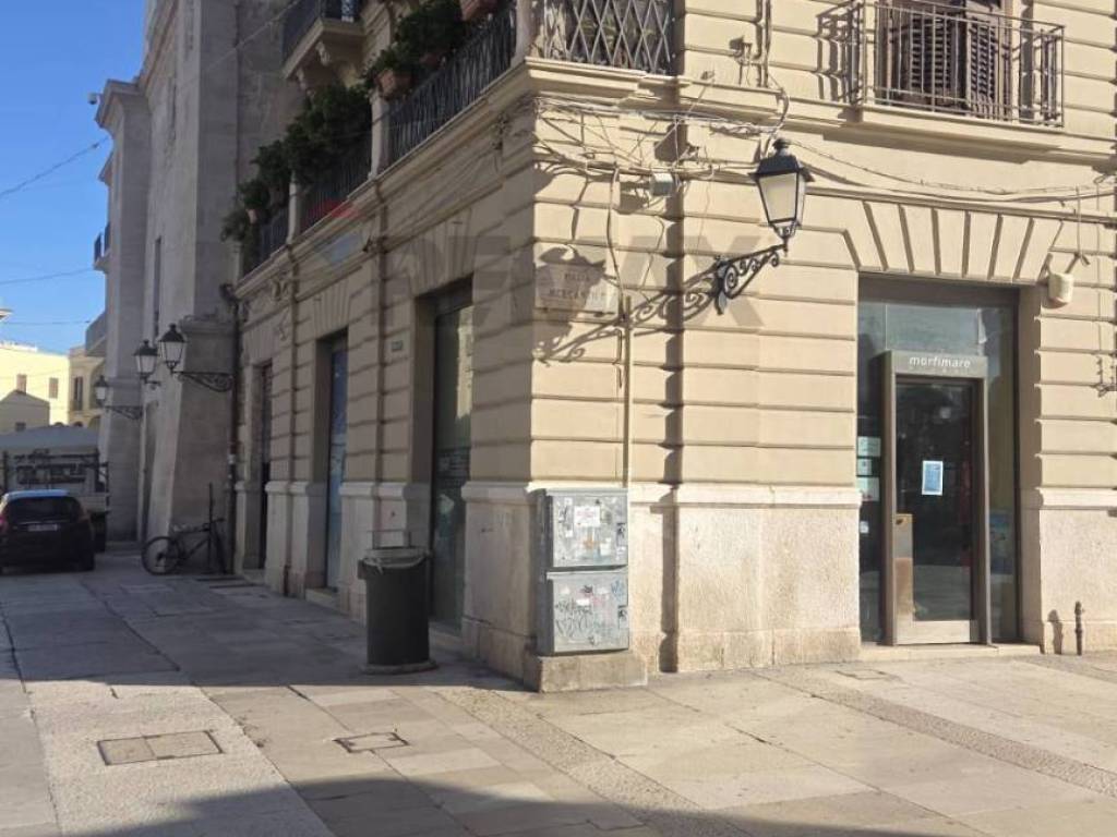 negozio in affitto a Bari in zona Città Vecchia