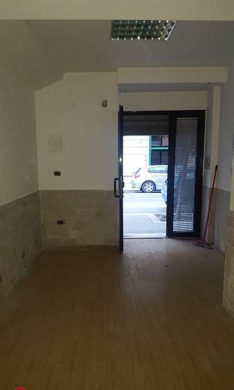 negozio in affitto a Bari in zona Madonnella