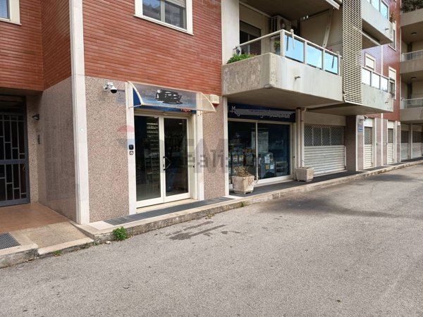 locale commerciale in affitto a Bari in zona Picone