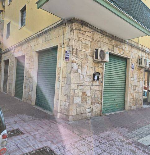negozio in affitto a Bari in zona Libertà