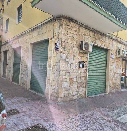 negozio in affitto a Bari in zona Libertà