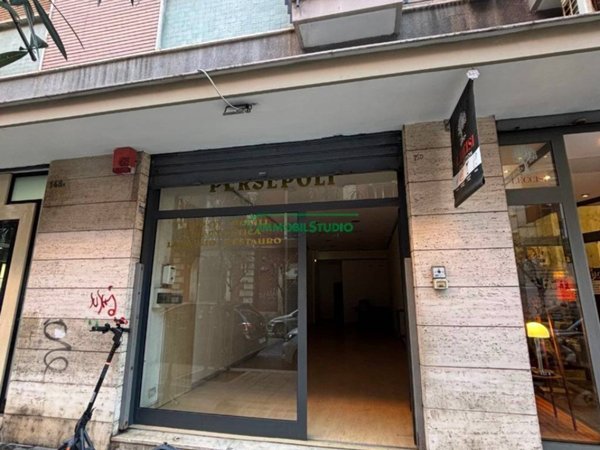 negozio in affitto a Bari in zona Murat