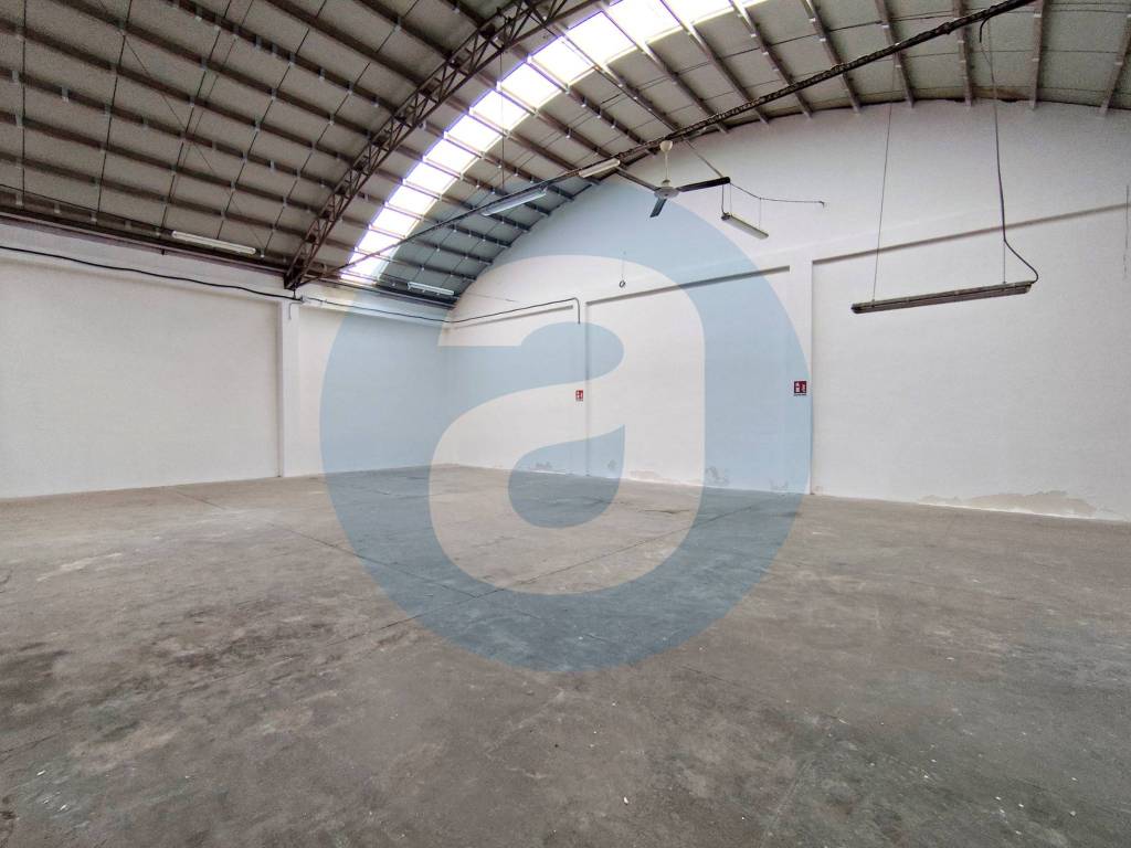 locale commerciale in affitto a Bari in zona Poggiofranco