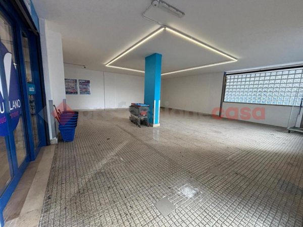 locale commerciale in affitto a Bari
