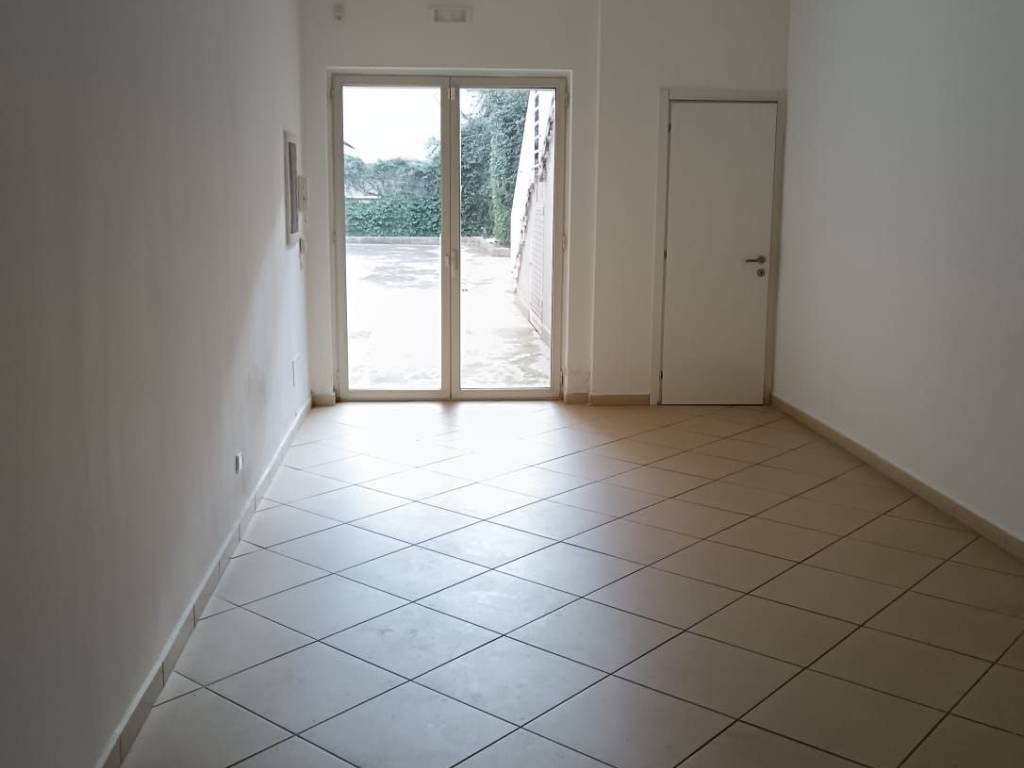 locale commerciale in affitto a Bari in zona Poggiofranco