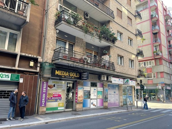 locale commerciale in affitto a Bari in zona Murat