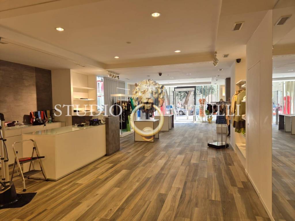 negozio in affitto a Bari in zona Carrassi