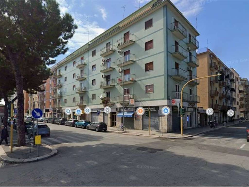 negozio in affitto a Bari in zona Picone