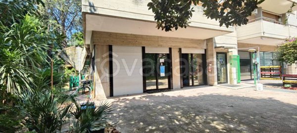 negozio in affitto a Bari in zona Carrassi