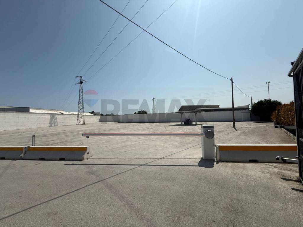 locale commerciale in affitto a Bari in zona Ceglie del Campo