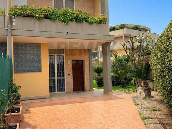 casa indipendente in affitto a Bari in zona Torre a Mare