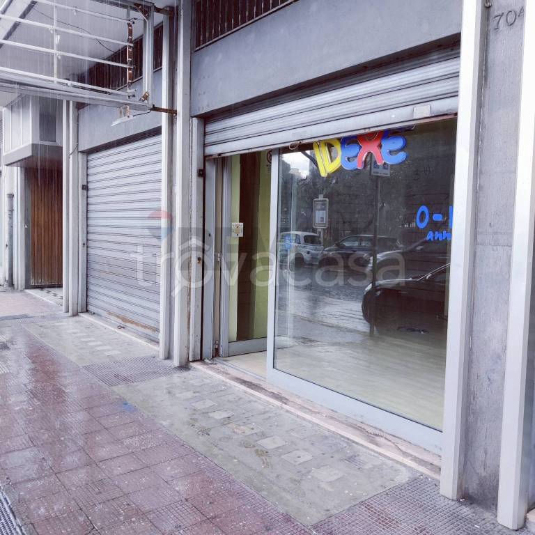 negozio in affitto a Bari in zona Murat