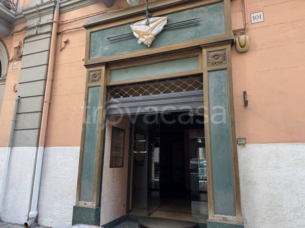 negozio in affitto a Bari in zona Murat