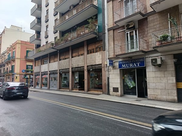 negozio in affitto a Bari in zona Murat