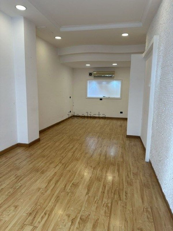locale commerciale in affitto a Bari in zona Murat