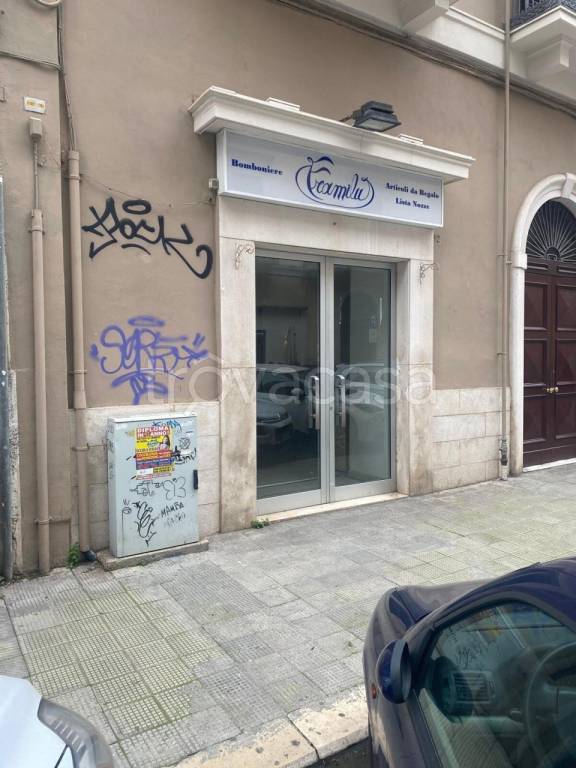 negozio in affitto a Bari in zona Murat