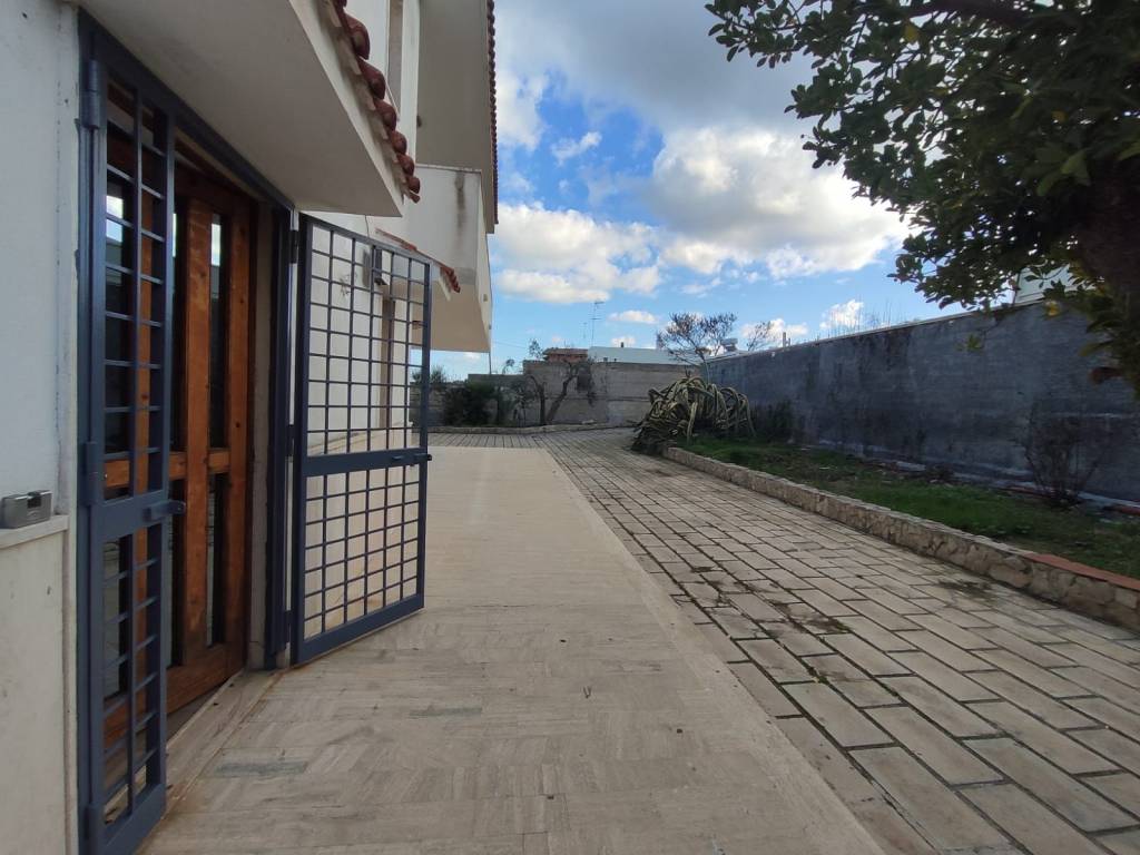 casa indipendente in affitto a Bari in zona Torre a Mare
