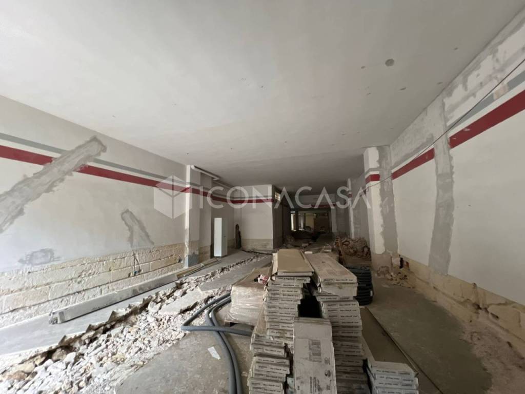 negozio in affitto a Bari in zona Libertà