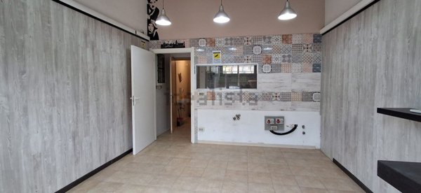 locale commerciale in affitto a Bari in zona Carrassi