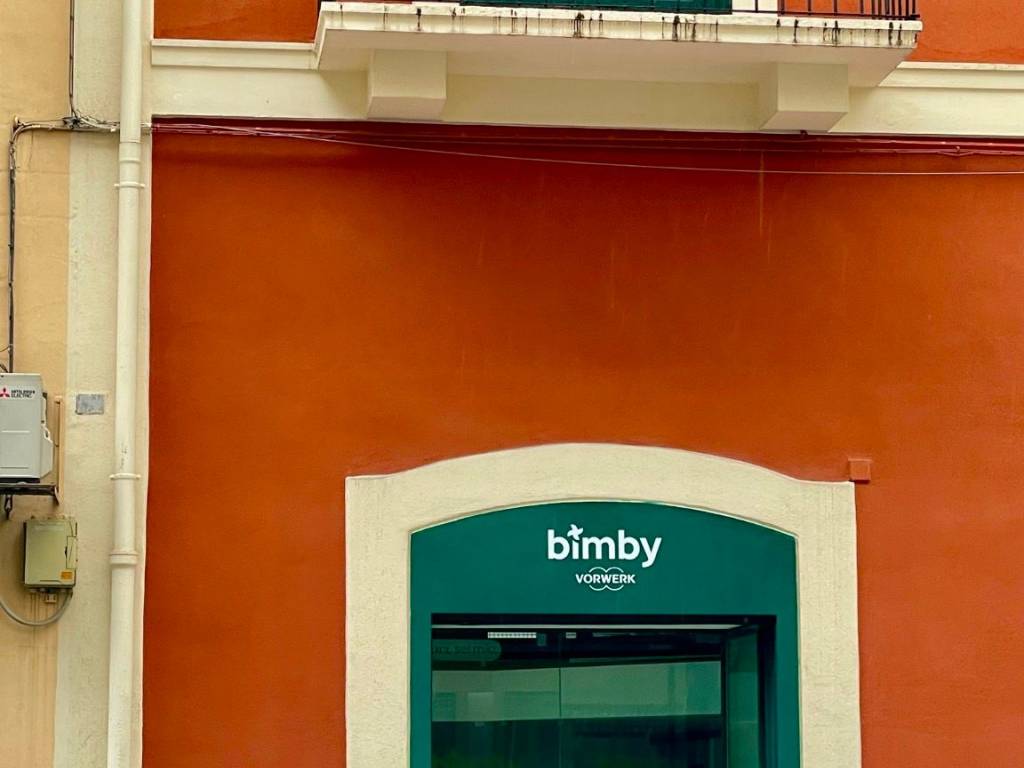 negozio in affitto a Bari in zona Madonnella