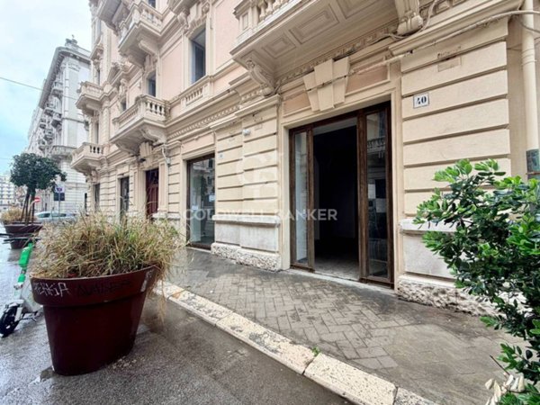 locale commerciale in affitto a Bari in zona Murat