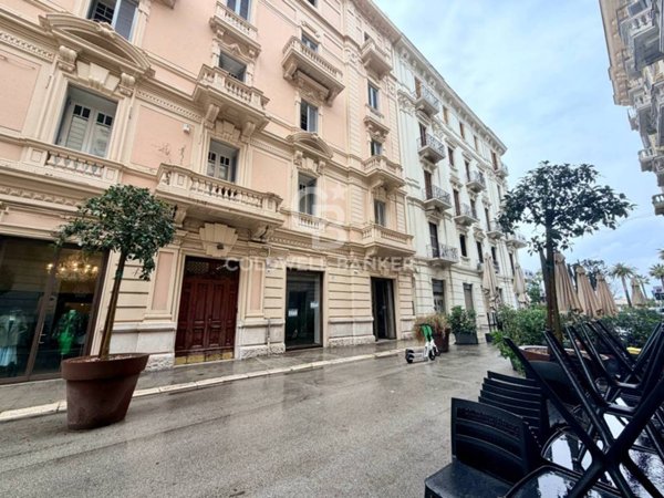 negozio in affitto a Bari in zona Murat
