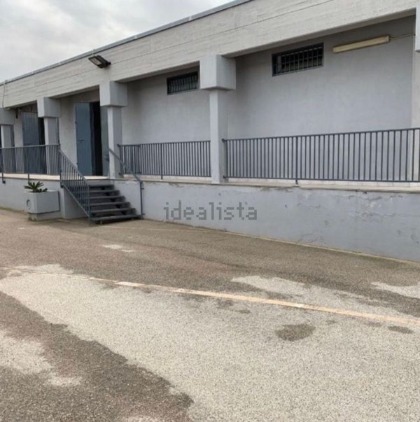 capannone in affitto a Bari in zona Carbonara