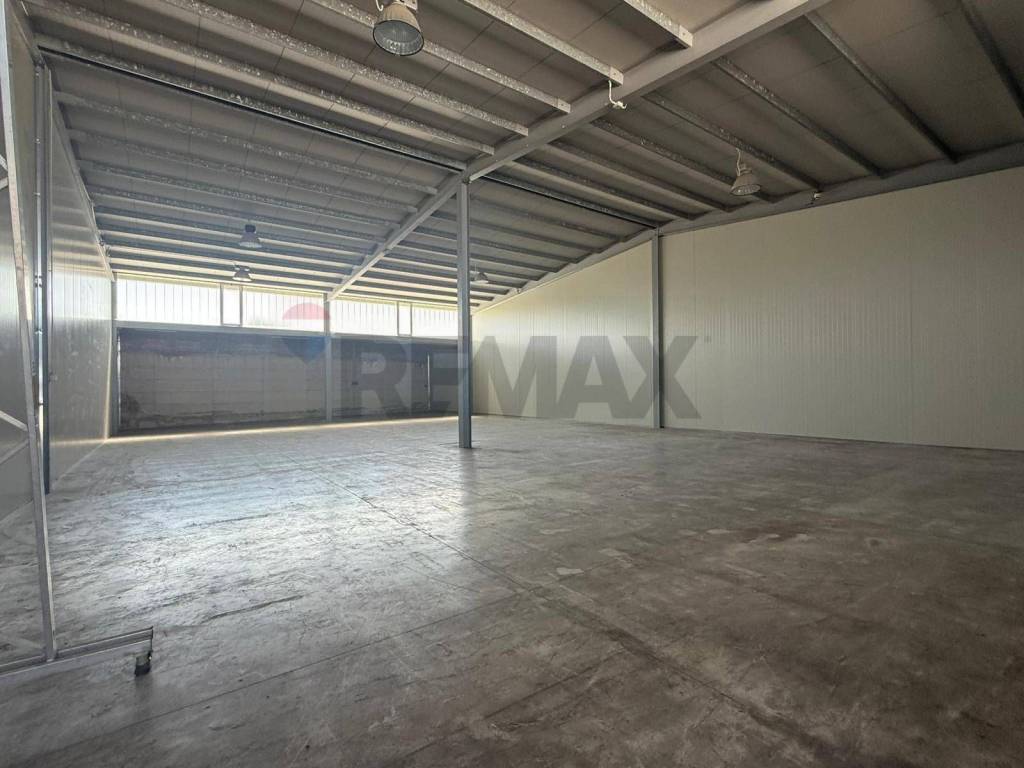 locale commerciale in affitto a Bari in zona Ceglie del Campo