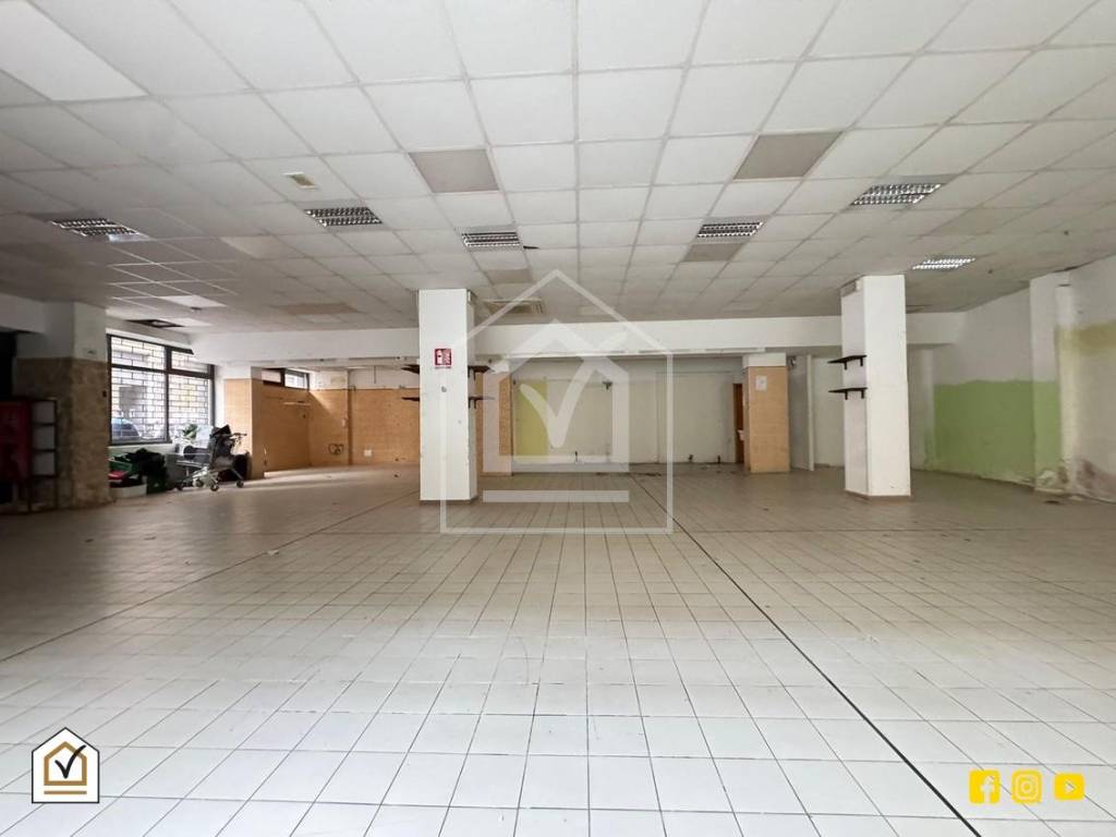 negozio in affitto a Bari in zona Città Vecchia