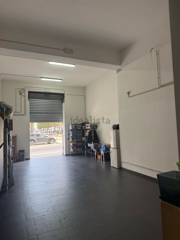 locale commerciale in affitto a Bari in zona Murat