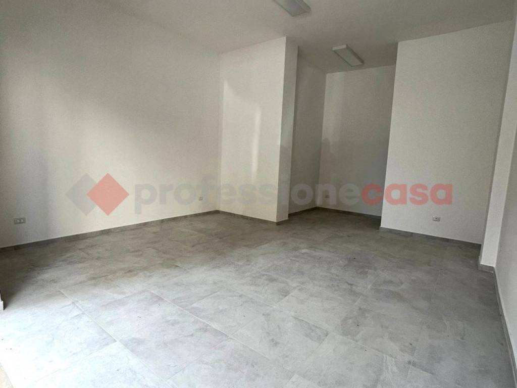 negozio in affitto a Bari in zona San Paolo