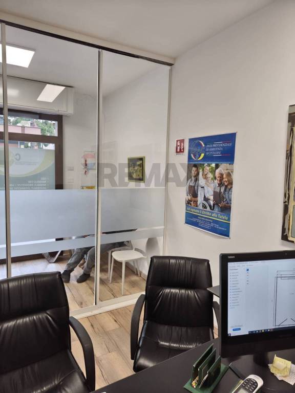 negozio in affitto a Bari in zona Picone