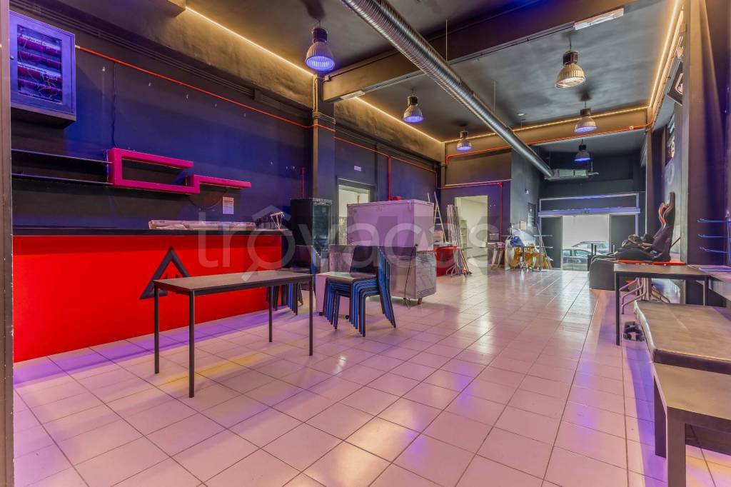 negozio in affitto a Bari in zona Japigia