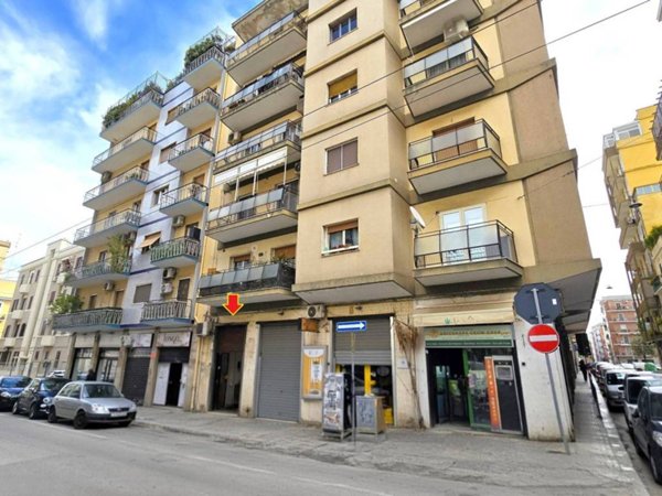 negozio in affitto a Bari in zona Carrassi