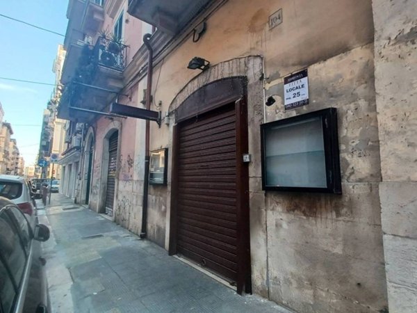 negozio in affitto a Bari in zona Murat