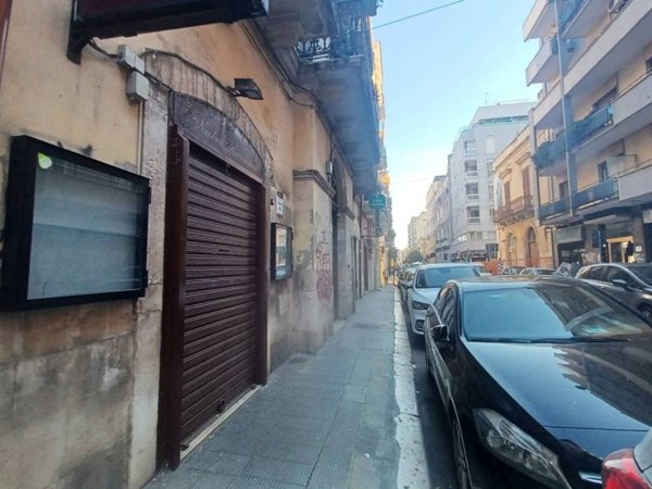 negozio in affitto a Bari in zona Murat