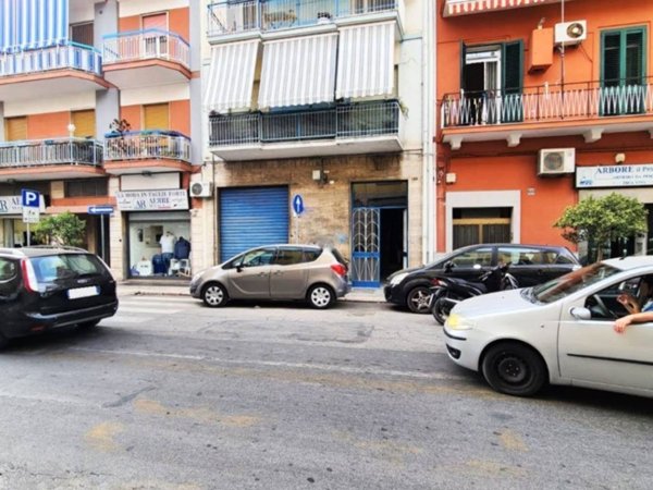 negozio in affitto a Bari in zona Libertà