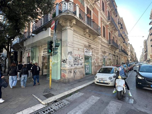 negozio in affitto a Bari in zona Murat