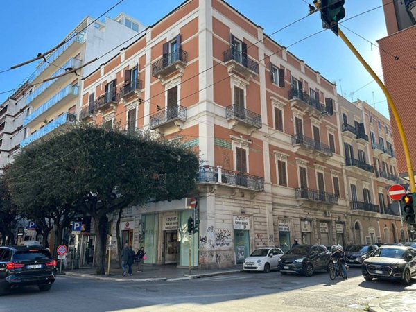 negozio in affitto a Bari in zona Murat
