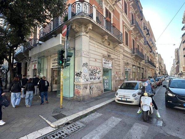 negozio in affitto a Bari in zona Madonnella